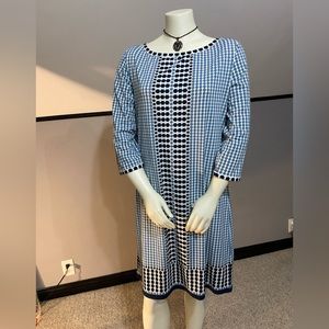 Retro inspired abstract patterned dress that hits above knee. Size Lg